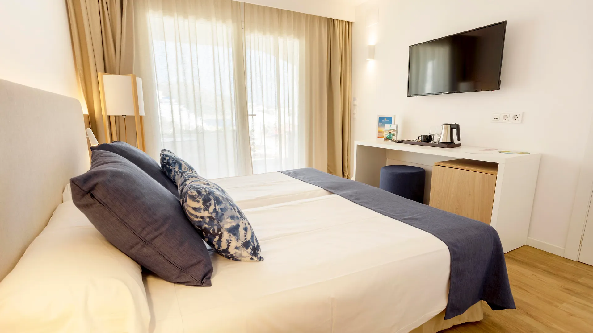Parque Nereida Suites Hotel (Adults Only) 칼라 라트자다 리조트